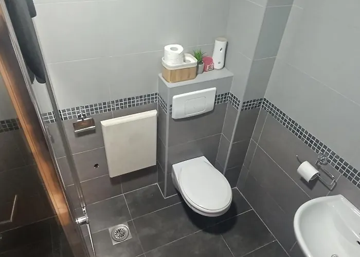 アパート Aleksandar